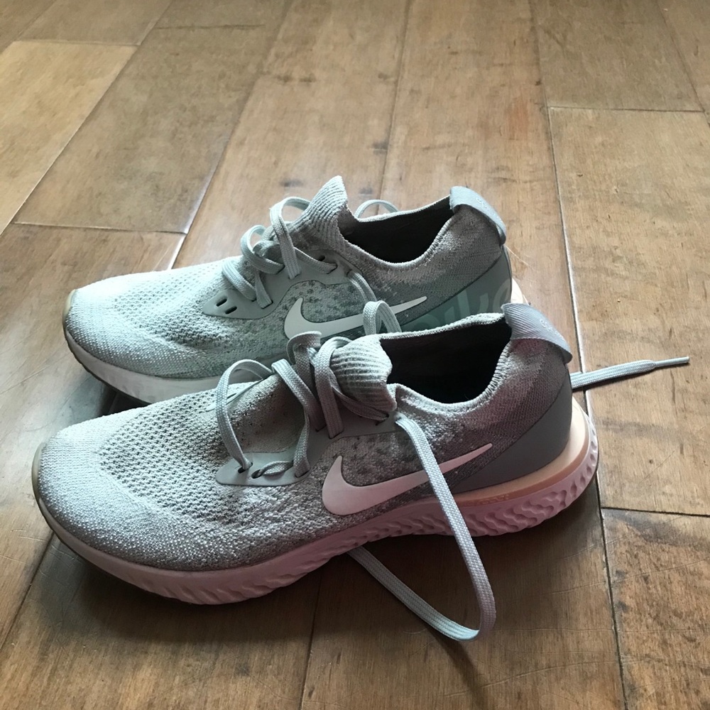 Nike Epic React w7 light blue/green flyknit